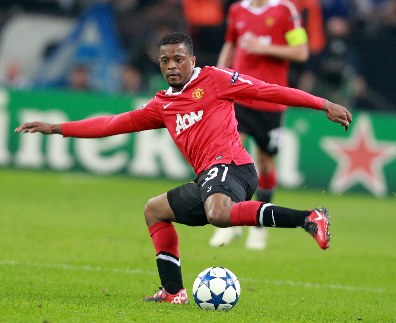 巴萨受到财 巴萨受到财